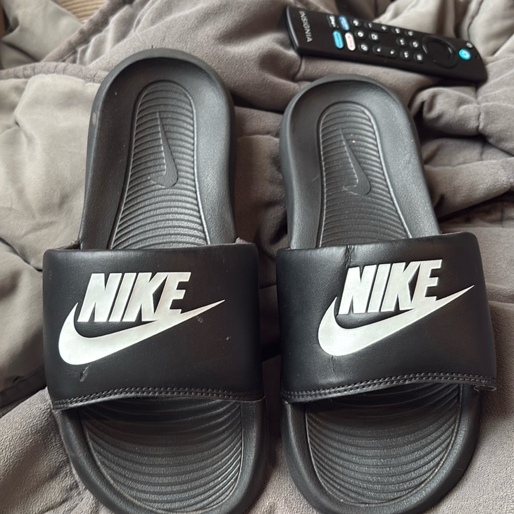 Nike Slides

Size Women’s 6
Barely used